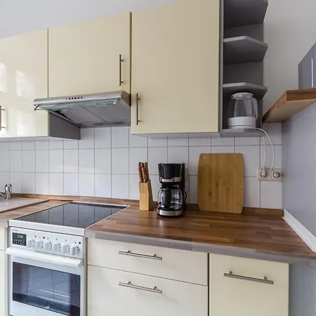 Mit Privatem Parkplatz 2-zimmer-fewo! Schoene Ausstattung, Perfekt Fuer Familien Und Gruppen, 5 Einzelne Betten, Frische Bettwaesche Und Handtuecher Inklusive De, Pl, Eng * 라이프치히
