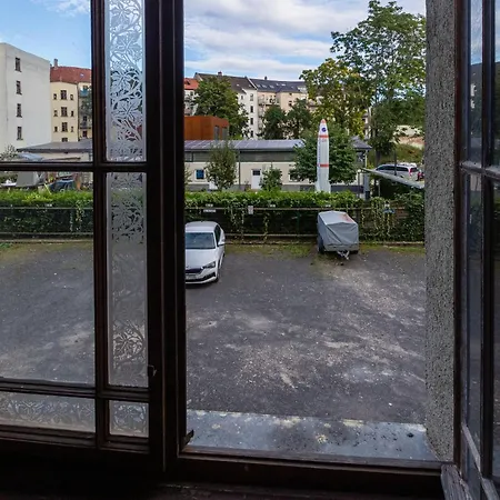 Apartamento Mit Privatem Parkplatz 2-zimmer-fewo! Schoene Ausstattung, Perfekt Fuer Familien Und Gruppen, 5 Einzelne Betten, Frische Bettwaesche Und Handtuecher Inklusive De, Pl, Eng Leipzig