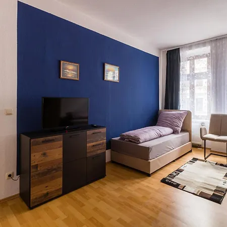 Mit Privatem Parkplatz 2-zimmer-fewo! Schoene Ausstattung, Perfekt Fuer Familien Und Gruppen, 5 Einzelne Betten, Frische Bettwaesche Und Handtuecher Inklusive De, Pl, Eng * 莱比锡