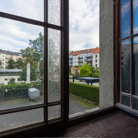 Mit Privatem Parkplatz 2-zimmer-fewo! Schoene Ausstattung, Perfekt Fuer Familien Und Gruppen, 5 Einzelne Betten, Frische Bettwaesche Und Handtuecher Inklusive De, Pl, Eng Apartamento