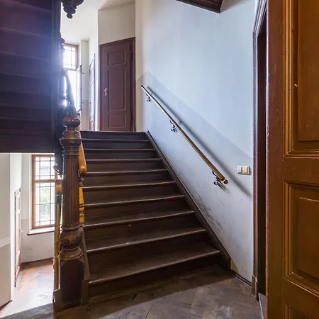 Apartamento Mit Privatem Parkplatz 2-zimmer-fewo! Schoene Ausstattung, Perfekt Fuer Familien Und Gruppen, 5 Einzelne Betten, Frische Bettwaesche Und Handtuecher Inklusive De, Pl, Eng *