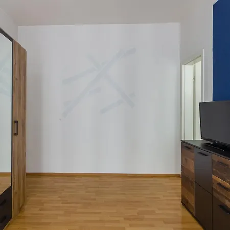 Mit Privatem Parkplatz 2-zimmer-fewo! Schoene Ausstattung, Perfekt Fuer Familien Und Gruppen, 5 Einzelne Betten, Frische Bettwaesche Und Handtuecher Inklusive De, Pl, Eng * 莱比锡